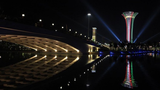 EXPO Kulesi İtalya bayrağının renklerine büründü