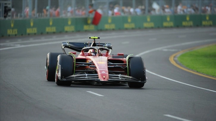 F1 Avustralya Grand Prix'sini Leclerc kazandı