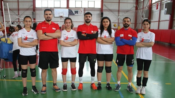 "Fabrika"da yetişen voleybolcuların hedefi milli takım