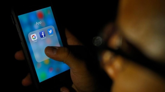 Facebook ve Twitter ABD Kongresini ikna edemedi