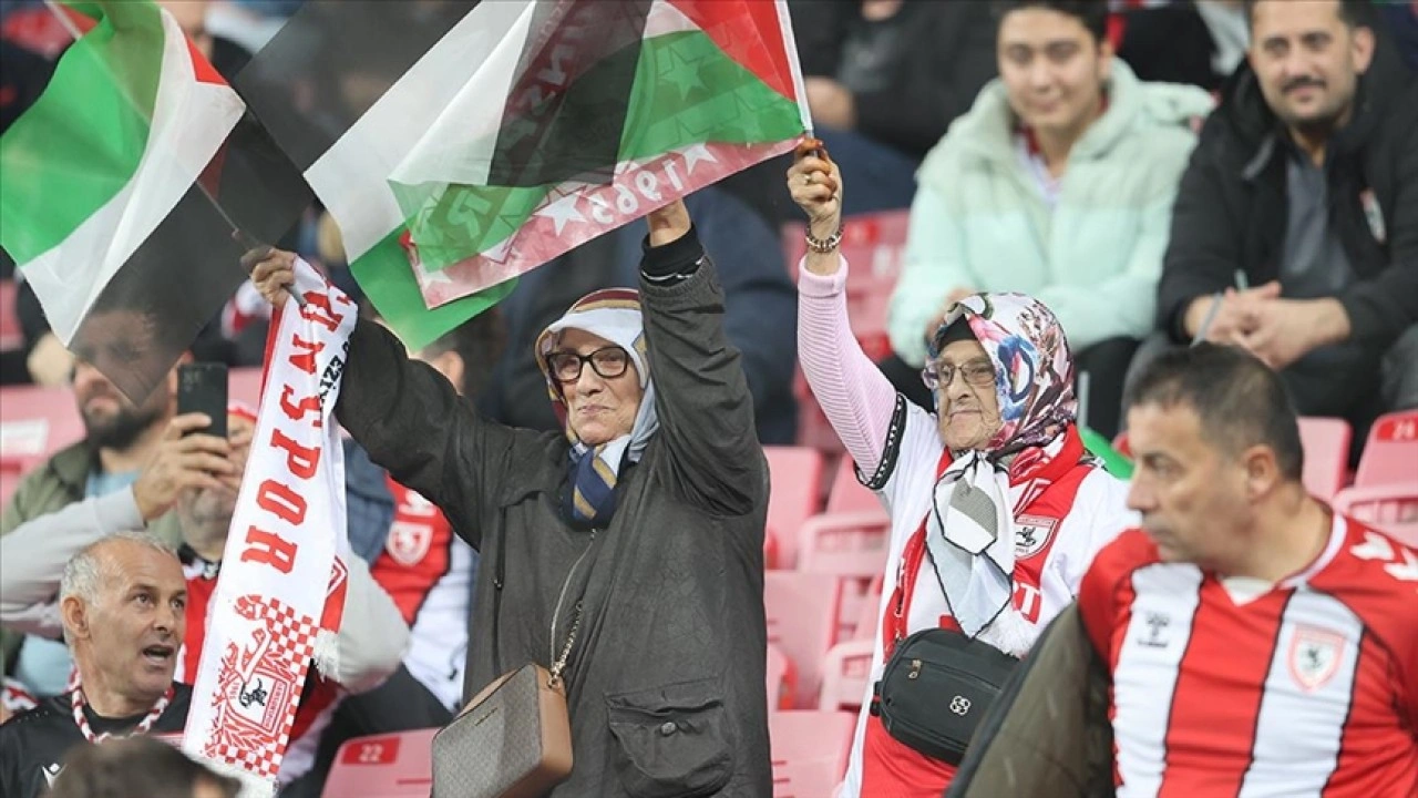 "Fanatik nineler", taraftarı oldukları Samsunspor'un maçlarını kaçırmıyor