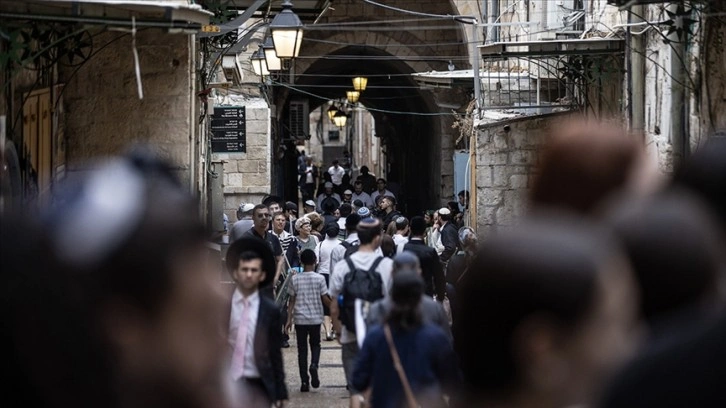 Fanatik Yahudi yerleşimciler Mescid-i Aksa'ya baskın düzenledi