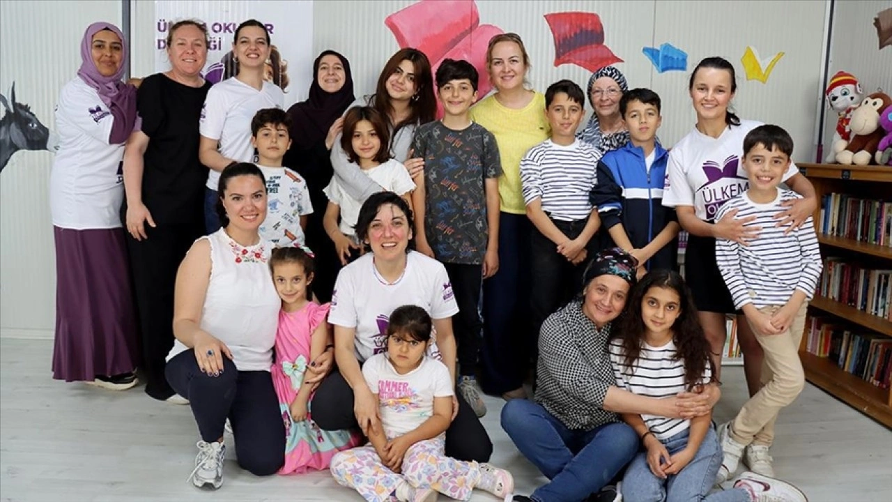 Farklı illerden anneler depremde öksüz kalan çocukları sevindirmek için Hatay'da buluştu