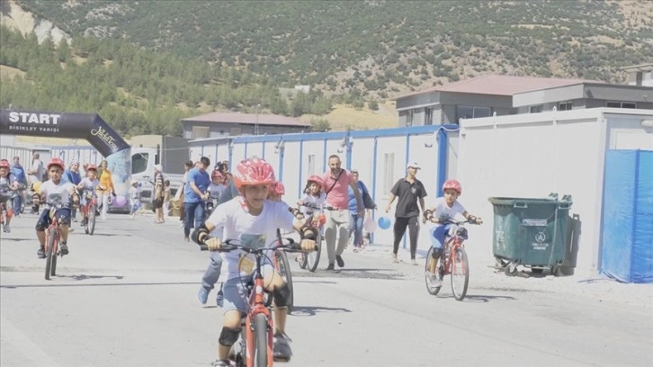 Farklı illerden depremzede çocuklar 'Yıldız Tozu Deprem Kardeşliği' için bisikletlerle yar