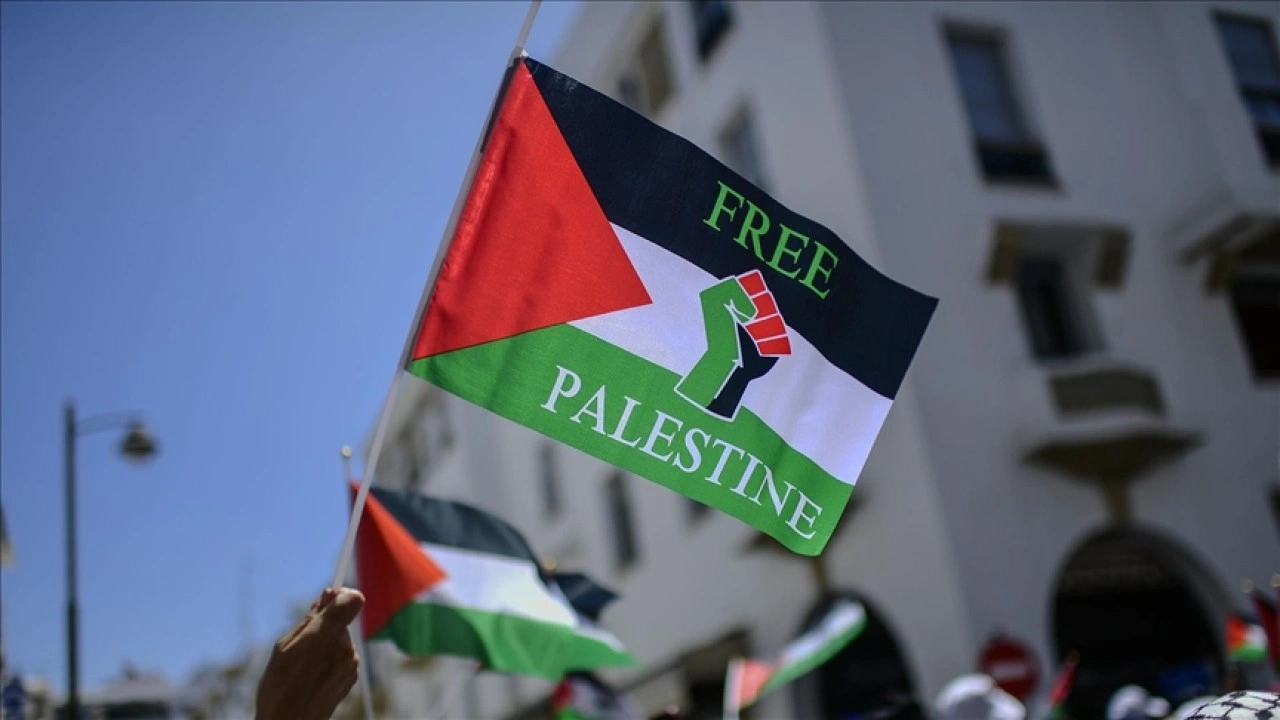 Fas'ta binlerce kiÅŸi, "siz ümmetin onurusunuz" sloganıyla Gazze'ye destek için yürüdü