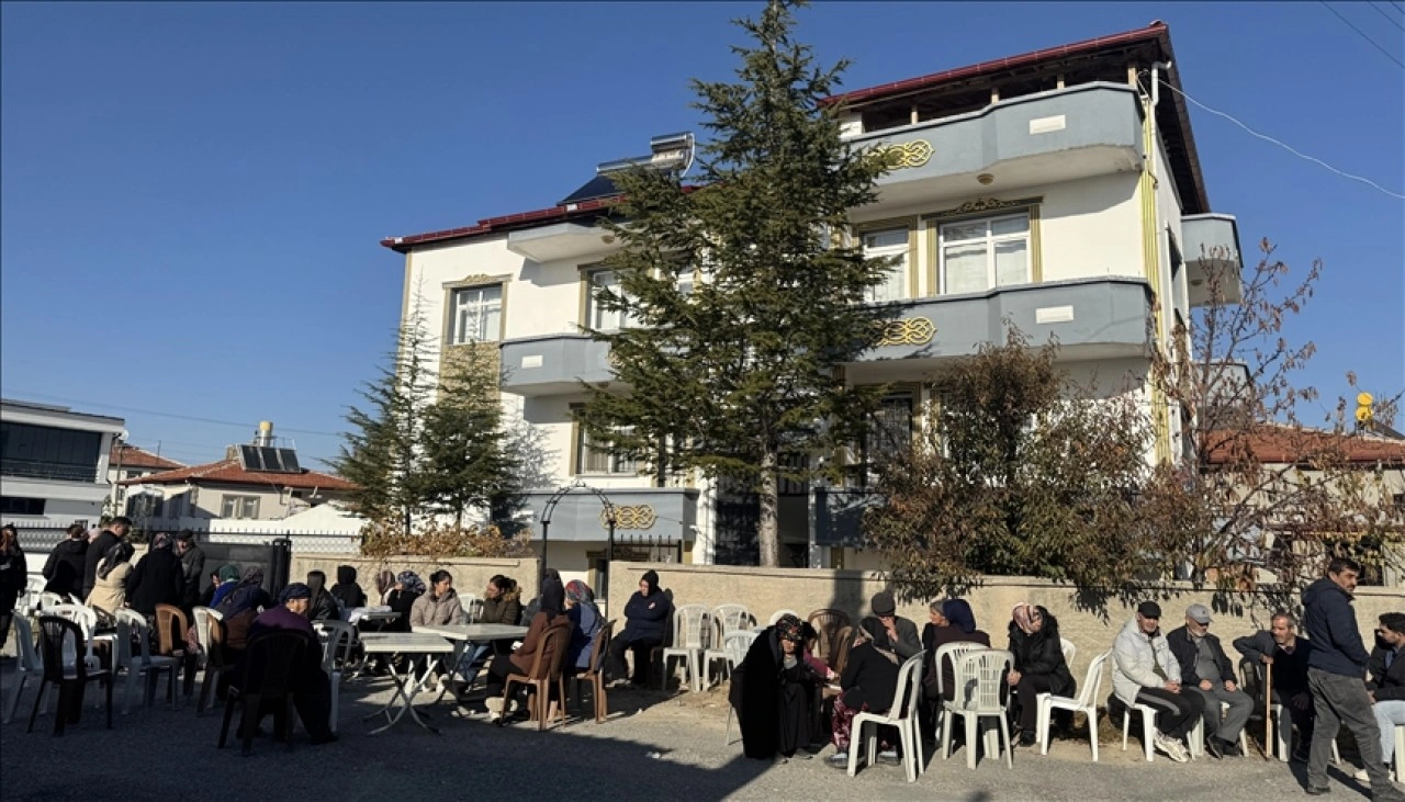 Fatih'te gıda zehirlenmesi şüphesiyle ölen anne ve 2 çocuğunun hayalleri yarım kaldı