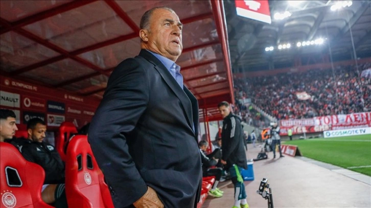 Fatih Terim yönetimindeki Panathinaikos, PAOK'a yenilerek şampiyonluk umutlarını yitirdi