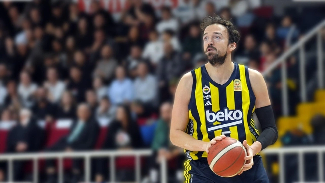 Fenerbahçe Beko oyuncusu Sertaç Şanlı'da birinci evre kas yaralanması tespit edildi