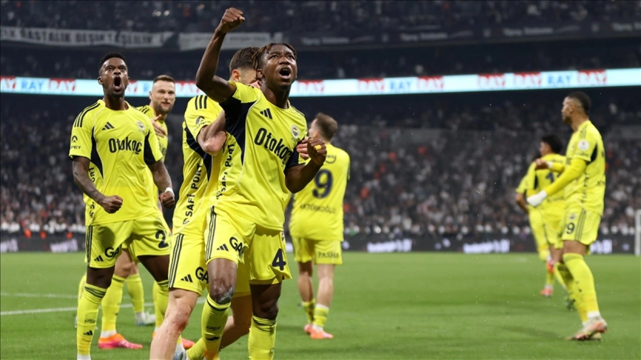 Fenerbahçe, deplasmanda Beşiktaş'ı 3-2 yendi