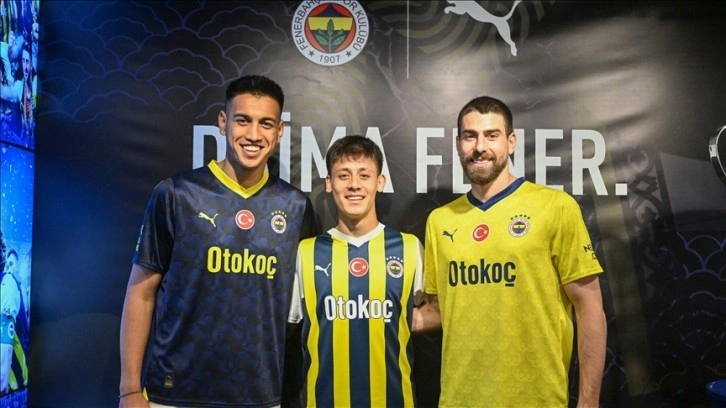 Fenerbahçe Futbol Takımı'nın 2023-2024 sezonda giyeceği formalar tanıtıldı