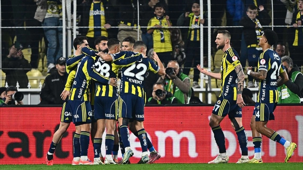 Fenerbah&ccedil;e, futbolda 2025'i kupasız ge&ccedil;ti