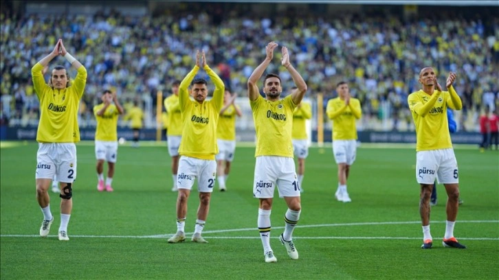 Fenerbahçe, İstanbulspor karşısında ilk yarıyı 3-0 önde bitirdi