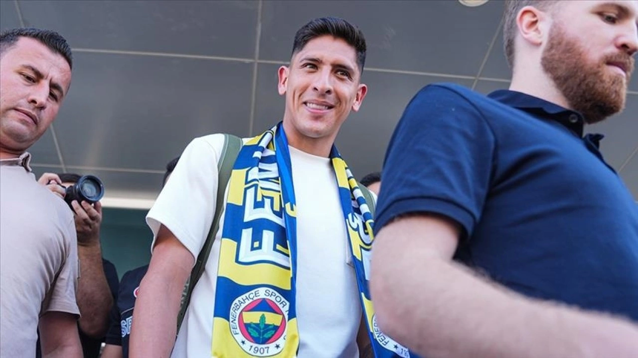 Fenerbahçe'nin ikinci Meksikalısı Edson Alvarez