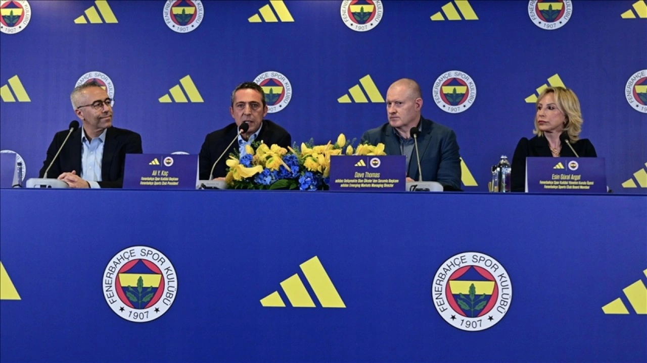 Fenerbahçe'nin yeni malzeme tedarik sponsoru Adidas oldu