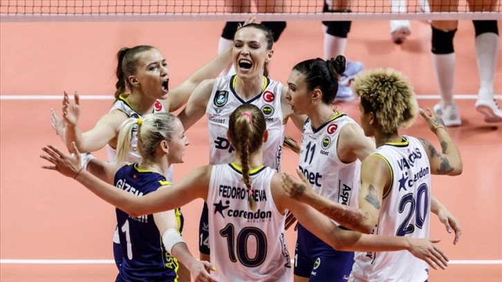 Fenerbahçe Opet, VakıfBank'ı 3-1 yenerek seride 1-0 öne geçti