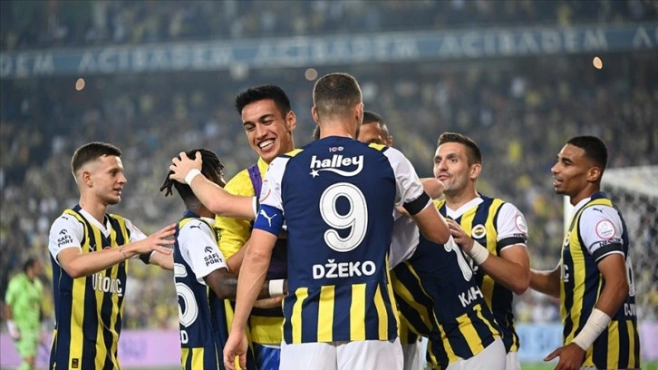 Fenerbahçe rekor kırarak liderliğini sürdürdü