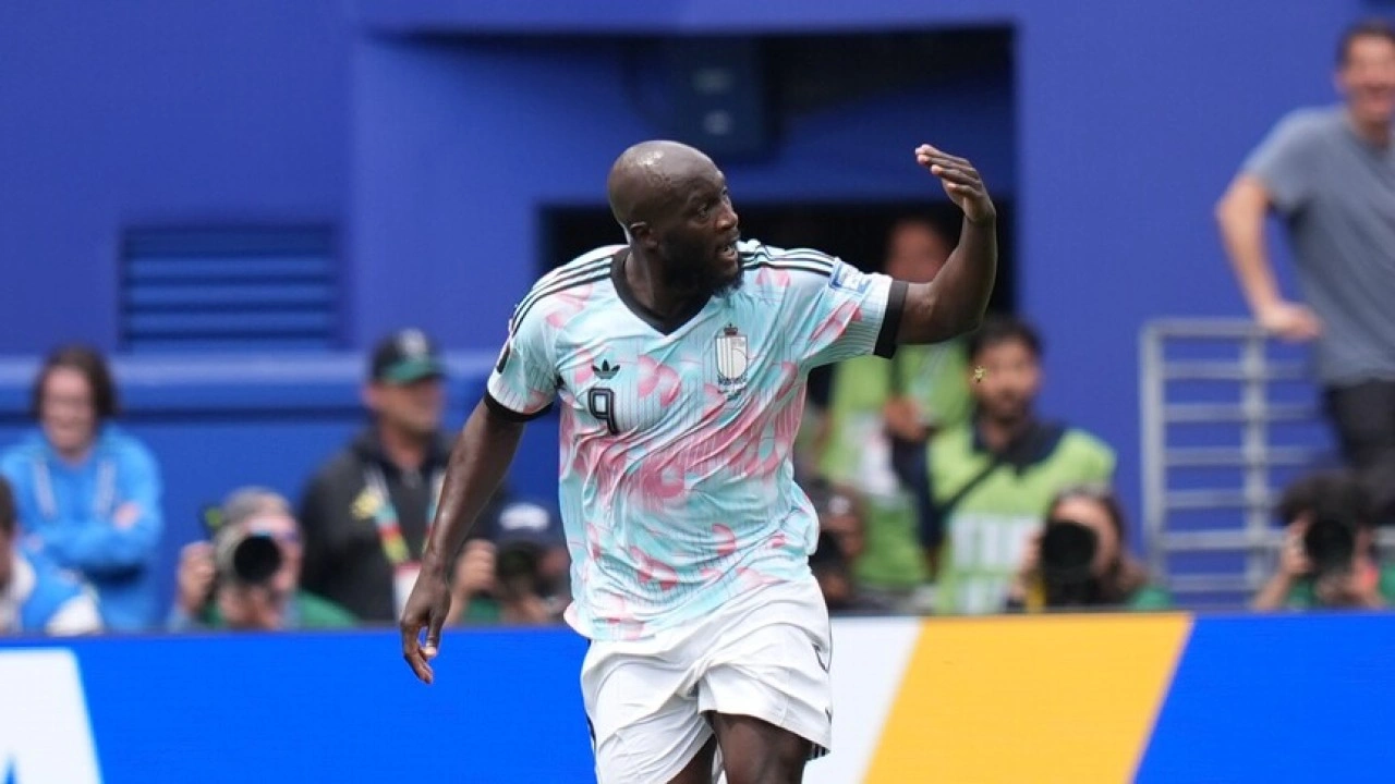 Fenerbah&ccedil;e, Romelu Lukaku'yu kadrosuna kattı