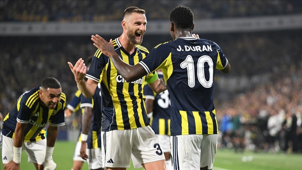 Fenerbahçe, UEFA Şampiyonlar Ligi'nde Feyenoord'u 5-2 mağlup ederek play-off turuna yüksel