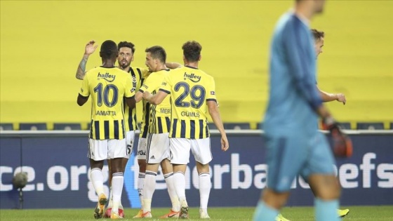 Fenerbahçe yeni santrforunun golleriyle kazandı