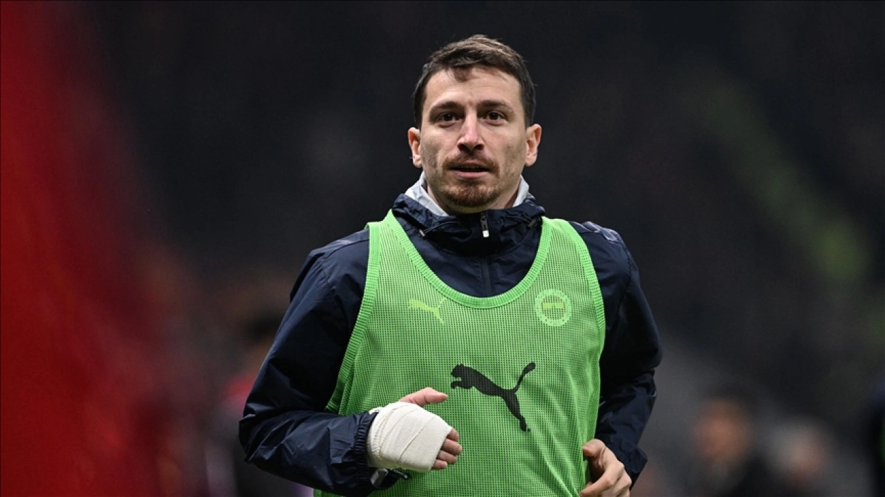 Fenerbahçeli futbolcu Mert Hakan Yandaş ameliyat edildi