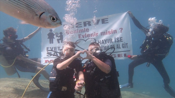 Fethiye'de su altında evlilik teklifi yapıldı