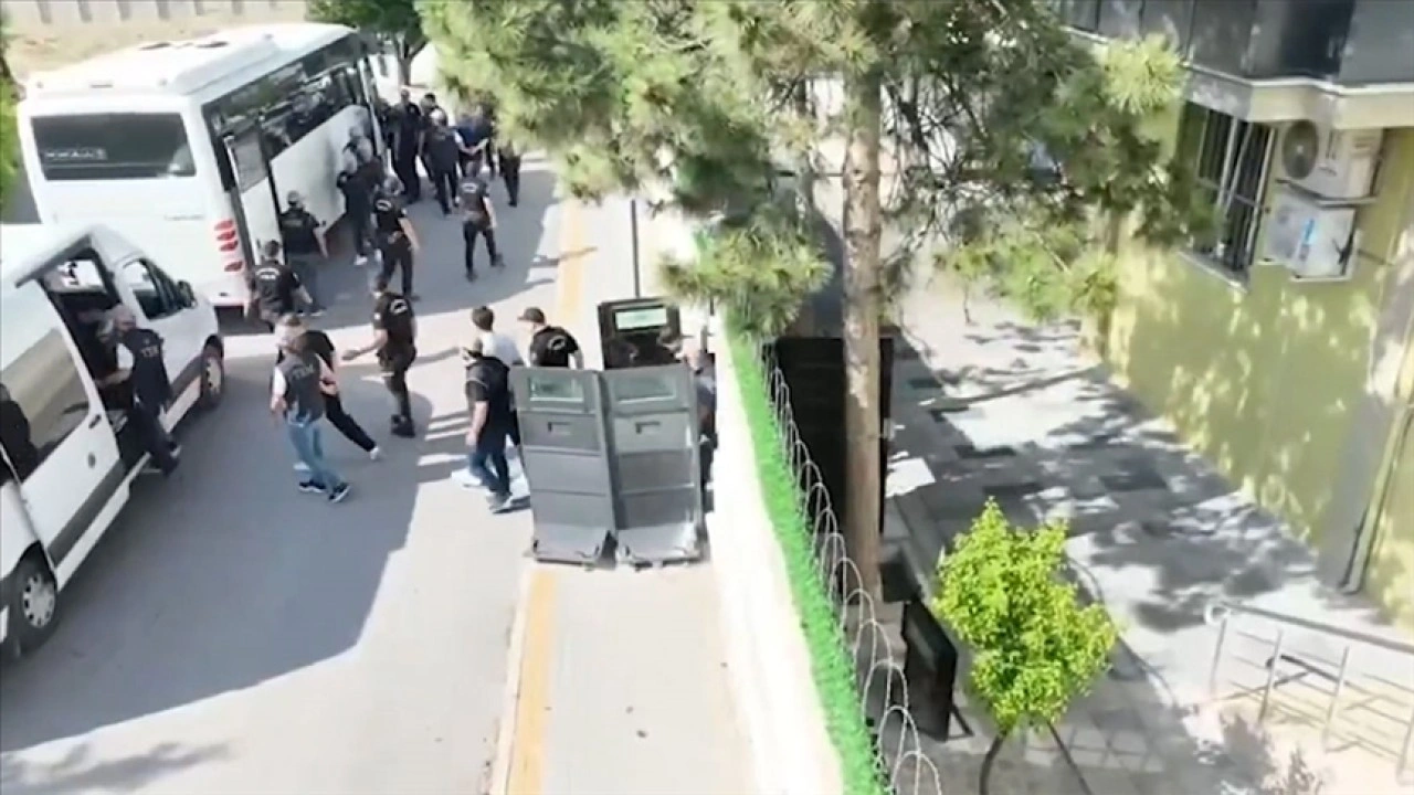 FETÖ'ye yönelik son 2 haftada düzenlenen operasyonlarda 67 şüpheli tutuklandı