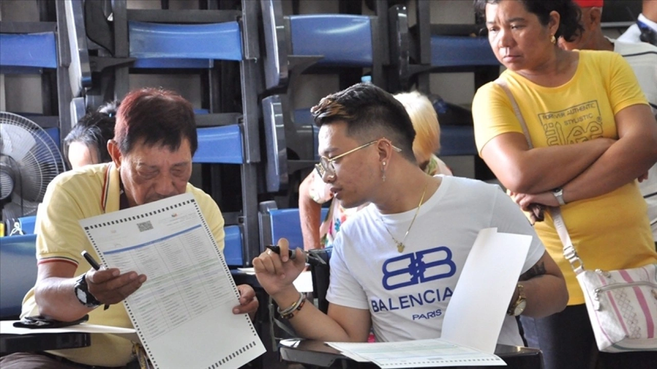 Filipinler'de milyonlarca kişi kritik ara seçimlerde sandık başında