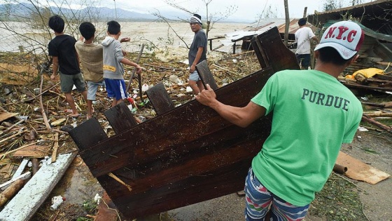 Filipinler'de Pakhar tayfunu etkili oldu