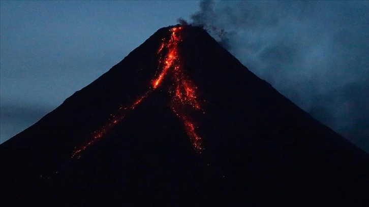 Filipinler'de Mayon Yanardağı'ndan kaynaklanan volkanik akıntı aylarca devam edebilir
