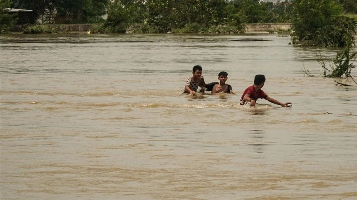 Filipinler'deki Kabayan tropikal fırtınası binlerce kişiyi yerinden etti