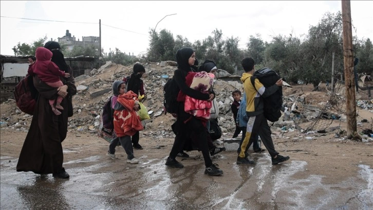 Filistin Kızılayı: İsrail'in muhtemel kara saldırısı sebebiyle binlerce kişi Refah'tan göç