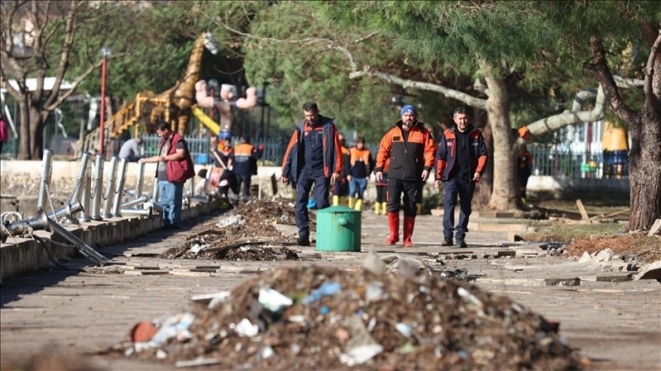 Fırtına ve selden etkilenen Zonguldak'ta temizlik çalışmaları yapılıyor