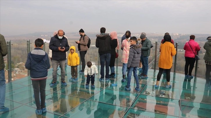 Fiskaya Cam Teras'tan günde 500 kişi 'dünya mirası' Hevsel'i izliyor