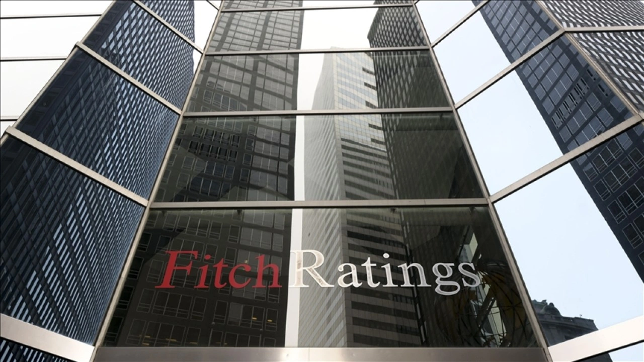 Fitch İngiltere'nin kredi notunu teyit etti