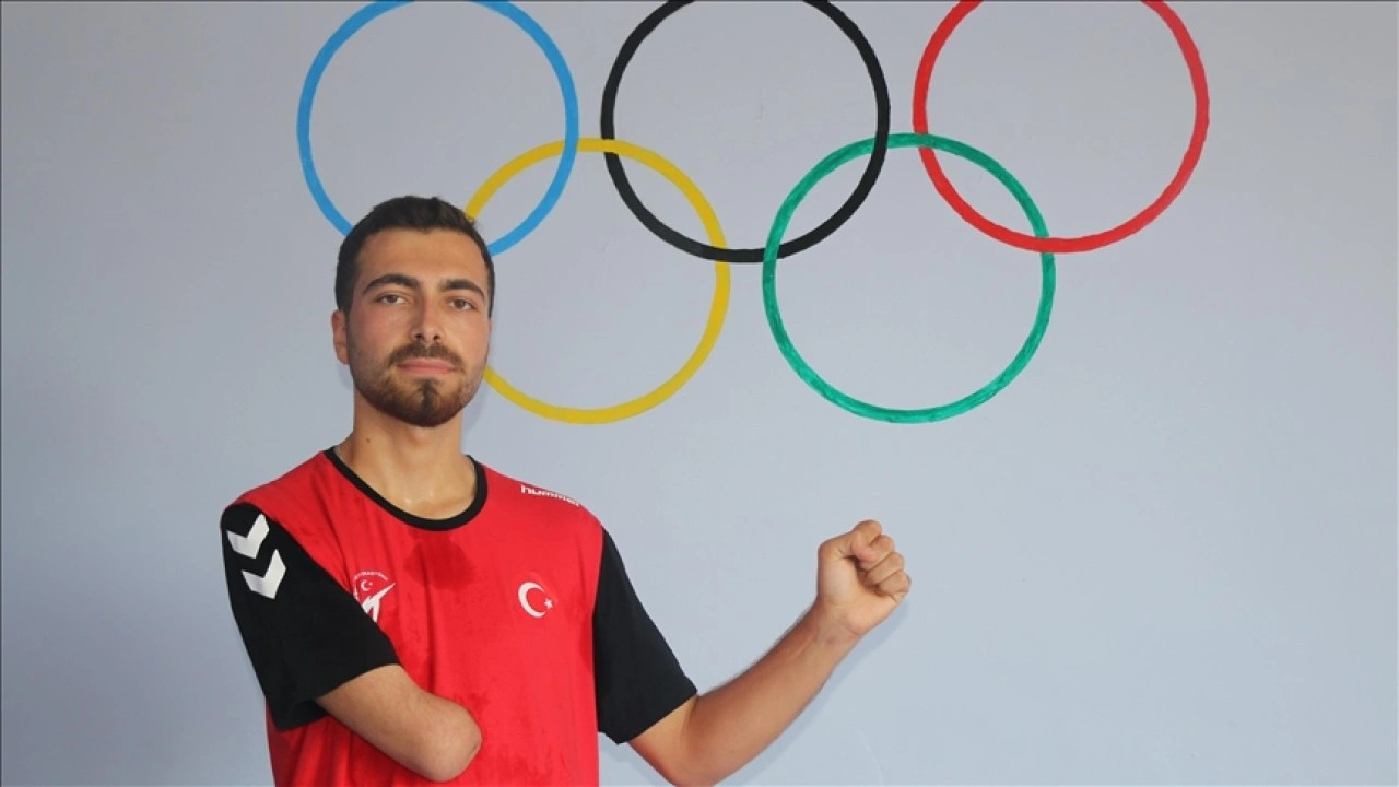 Fiziksel engelli milli tekvandocu Osman Ertürk'ün gözü altın madalyada