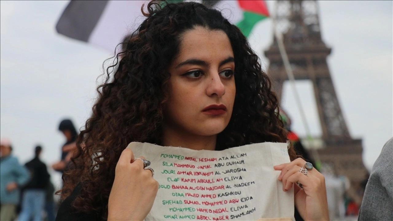 Fransa, Belçika ve İsviçre'deki 45 şehirde Gazze'de öldürülen Filistinlilerin isimleri oku