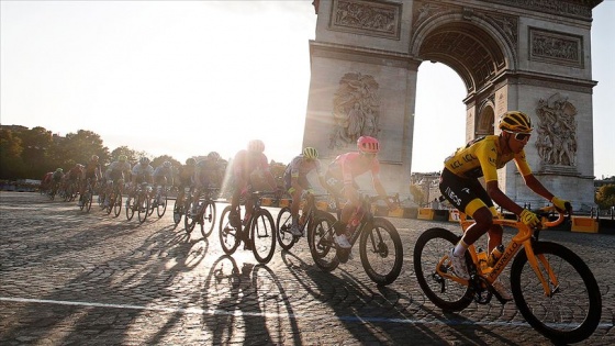 Fransa Bisiklet Turu'nun son 110 yıldaki en genç şampiyonu Bernal oldu