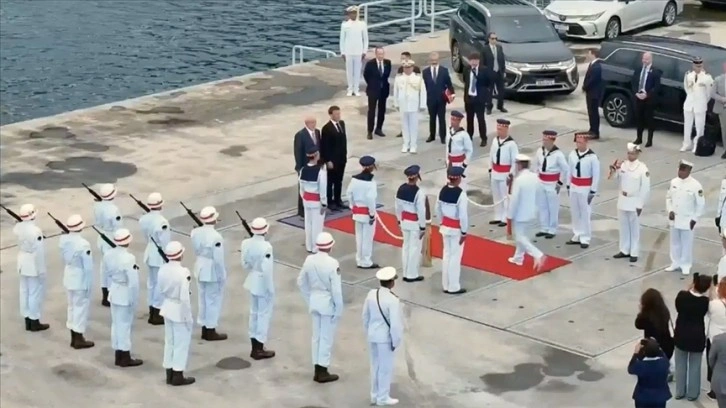 Fransa Cumhurbaşkanı Macron, Brezilya ziyaretinde Itagua Deniz Üssü'ndeki törene katıldı