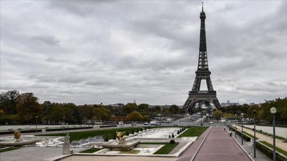 Fransa'da Kovid-19 nedeniyle Paris dahil 16 bölgede sokağa çıkma kısıtlaması uygulanacak