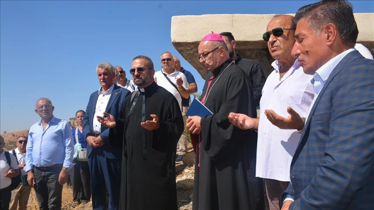 Fransa'da yaşayan Asuriler Şırnak'taki köylerinde ayin yaptı
