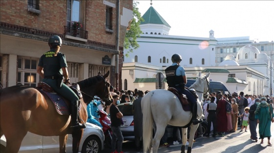 Fransa'da yıl sonuna kadar 7 cami ve dernek daha kapatılacak