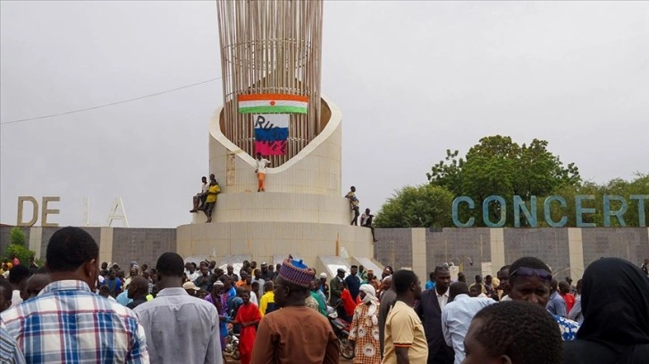 Fransa, Nijer'de vatandaşlarına yönelik saldırıya karşılık verecek