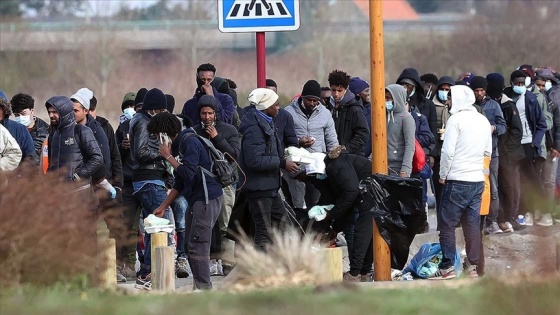 Fransa'nın 'istemediği' düzensiz göçmenler yaşam mücadelesi veriyor