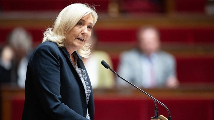 Fransa'da aşırı sağcı politikacı Le Pen, daha fazla cami kapatılmasını istedi