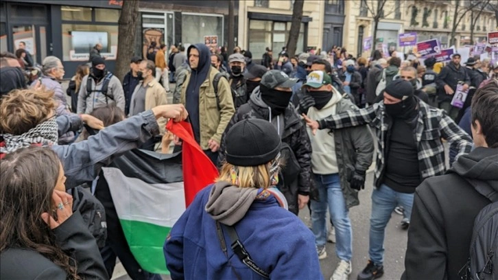 Fransa'da Dünya Kadınlar Günü'nde Filistin ve İsrail yanlıları arasında arbede çıktı