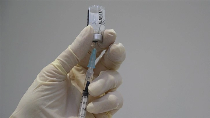 Fransa'da son kullanım tarihi yaklaşan 30 milyon dozdan fazla Kovid-19 aşısı çöpe atılabilir