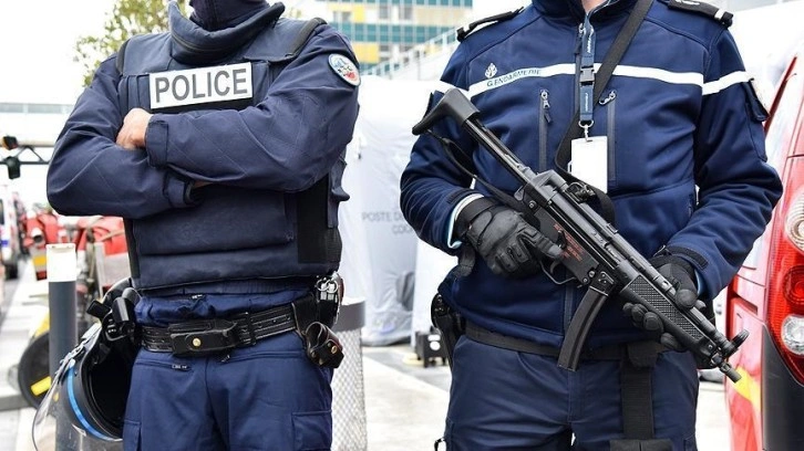 Fransa'da terör örgütü PKK'nın finanse edilmesiyle bağlantılı 8 kişi gözaltına alındı