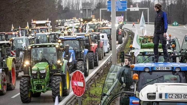 Fransa'nın Bordeaux şehrinde çiftçiler tarım politikalarını protesto etti