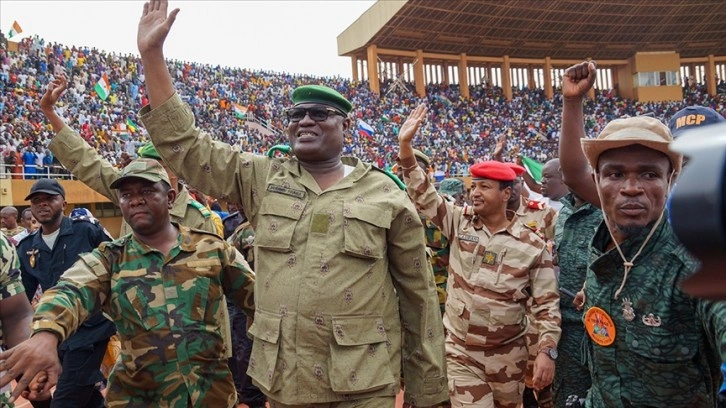 Fransa'nın cunta ile anlaşmazlığı Nijer'deki askeri varlığını belirsizliğe düşürdü