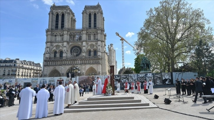 Fransa'nın sembolü Notre Dame Katedrali kapılarını 2024’te yeniden açacak